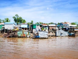 Flytende hus i Mekongelva ved Phnom Penh